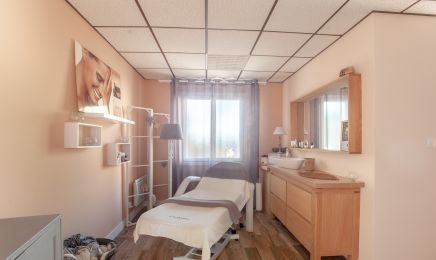 Institut de Beauté LYDIE : Coiffeur à Cours-de-Pile