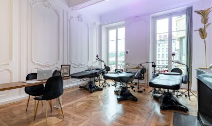 Hollywood White - Centre de Blanchiment Dentaire - Strass Dentaire  : Institut de beauté à Lyon