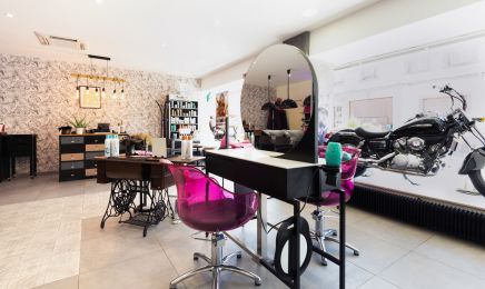 Christine R. Coiffeur - Maquilleur : Coiffeur à Baerenthal