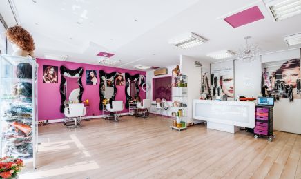 First Class Beauty Institute  : Manucure à Bon-Encontre