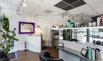 Backstage  : Coiffeur à Betton