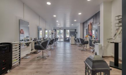 Un Hair de Plume : Coiffeur à Pont-Saint-Esprit