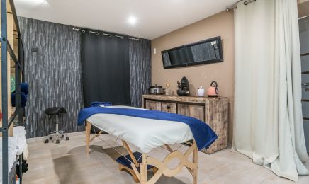 Centre de bien etre j’existe rencontre de soi  : Institut de beauté à Bouglon