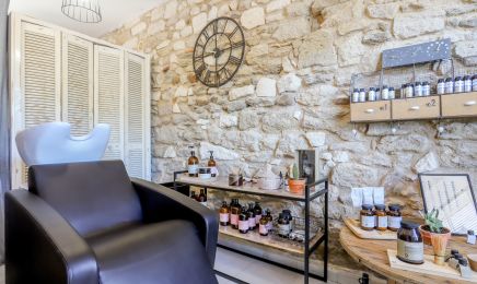 Caroline & Vous Experte Visagiste, Spécialiste Trichologue (maladies du cuir chevelu) : Coiffeur à Eyragues