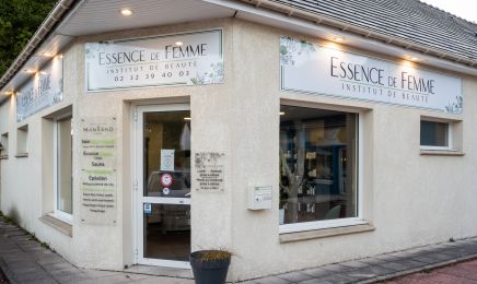 Essence de femme : Manucure à Saint-Sébastien-de-Morsent