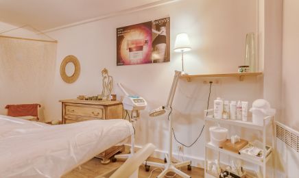 Cassandre Beauté : Manucure à Bellegarde