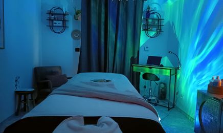 Emmanuelle B - Massage & Bien être au Féminin : Manucure à Six-Fours-les-Plages