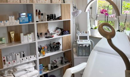 Friseur Daroliya Kosmetik: Kosmetikstudio in Gilching