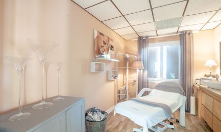 Institut de Beauté LYDIE : Coiffeur à Cours-de-Pile