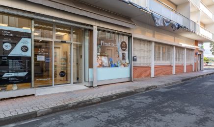 Mademoiselle Ju : Manucure à Carmaux