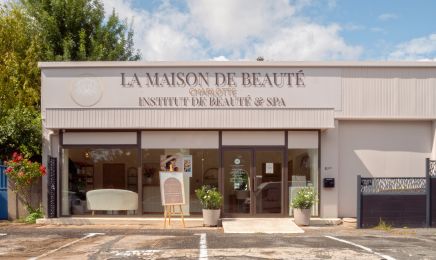 La Maison de Beauté - Charlotte  : Manucure à Tours