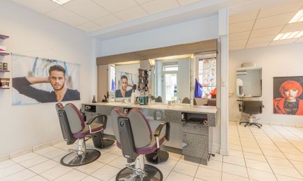 Modern salon : Coiffeur à Verdun-sur-le-Doubs