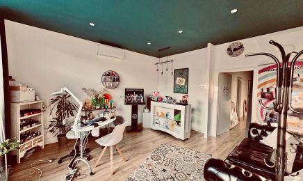 En Maud Beauté : Manucure à Longwy