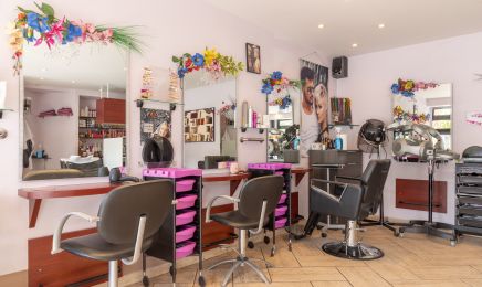 L’Elisée : Coiffeur à Ménilles
