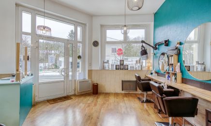 Aux Miroirs d’Or : Coiffeur à Dortan