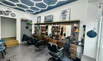 PIA friseur & kosmetik: Friseur in München