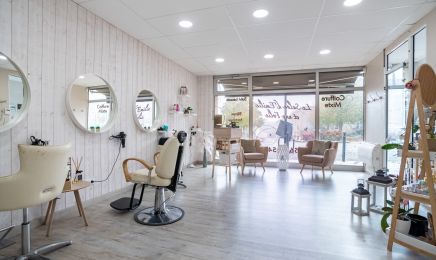 Salon d'Emilie et Une Folie : Coiffeur à Landiras