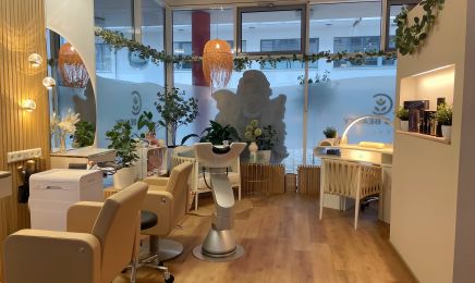 Conny‘s Haar- und Nagelstudio: Friseur in Freiberg