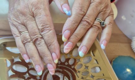 Emma Nail 1798 Chez Saint Lou Coiffures : Manucure à Thuir