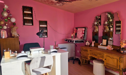 Jolie Dame - Studio Beauté : Manucure à Laval