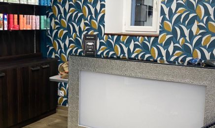 A l’angle  : Coiffeur à Plumelec