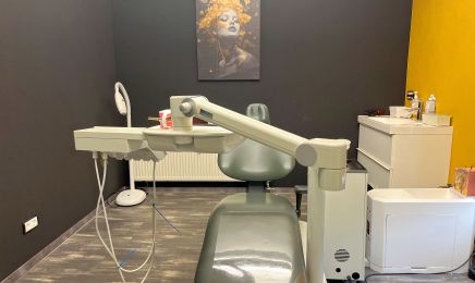 ÄSTHETIK INSTITUT ALMA: Friseur in Traunreut