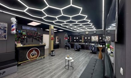 Hair Up Barbershop: Kosmetikstudio in Holzkirchen
