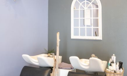 Atelier Création : Coiffeur à Roches-Prémarie-Andillé