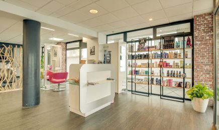 Au dela du miroir : Coiffeur à Landerneau