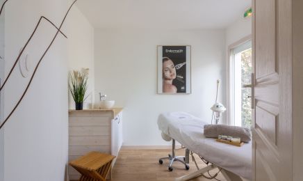 Centre De Soins Esthétiques Lucie  : Manucure à Gan