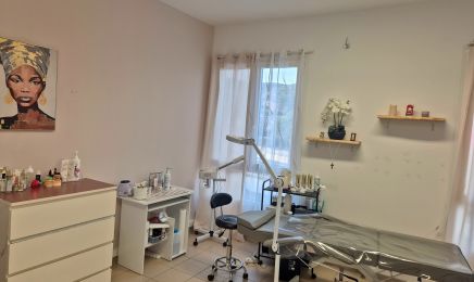 Esthetica : Manucure à Le Rove 