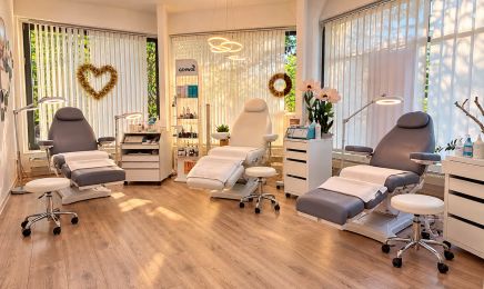 Magnolias – Medizinische Fußpflege & Fingernagelmodellage: Kosmetikstudio in Mainz