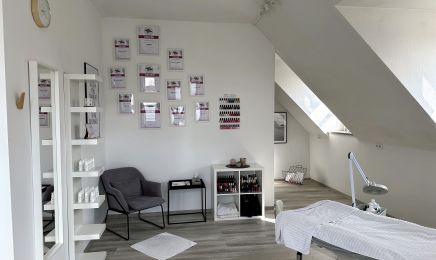 Eins A Kosmetik: Kosmetikstudio in Weisendorf