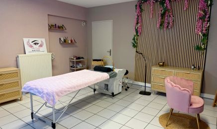 Lila Canidie - Institut bien-être - Head Spa & Beauté du regard : Institut de beauté à Chambœuf