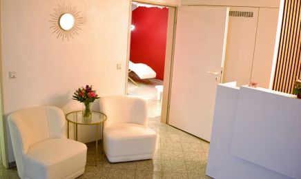 Mona‘s Beauty Lounge: Kosmetikstudio in Frankfurt am Main