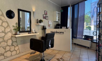 Haar Genau bei Nicole Sommerfeld: Kosmetikstudio in Essen