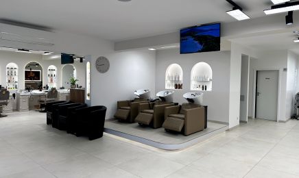 Goldene Schere Friseursalon: Kosmetikstudio in Friedrichshafen