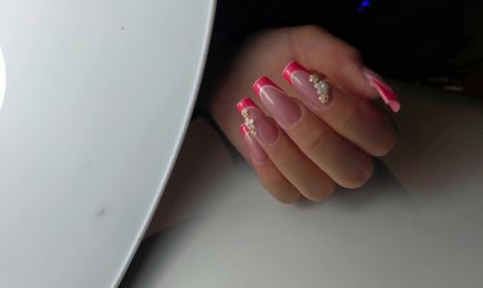 NBM & Co - Ongles et Formations : Manucure à Vercel-Villedieu-le-Camp