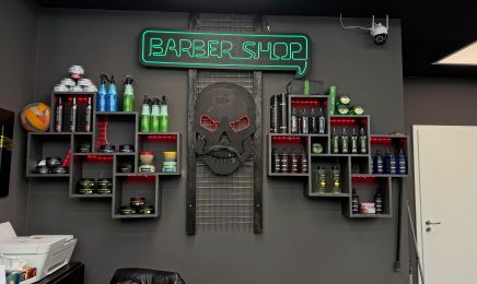 Hair Up Barbershop: Kosmetikstudio in Holzkirchen
