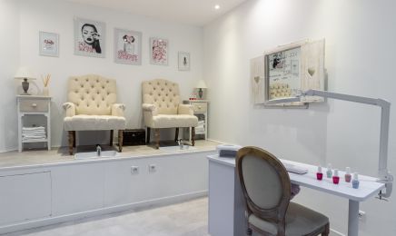 Madame Chic - Coiffure & Beauté : Manucure à Paris