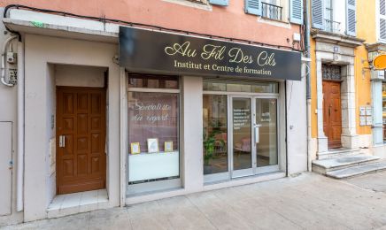 Au fil des cils  : Manucure à Le Muy