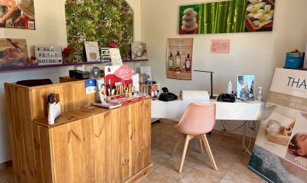 Aux Petits Soins : Institut de beauté à Charly