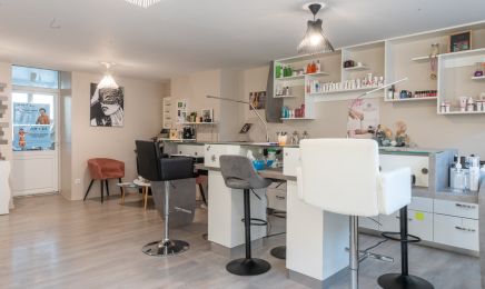 Lili Ongles : Institut de beauté à La Chaux-du-Dombief