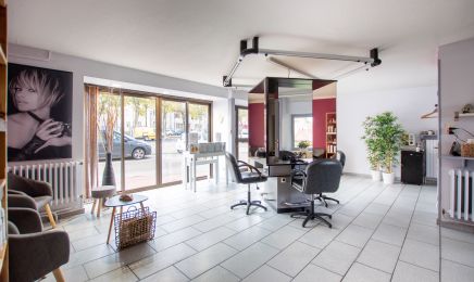 Kath s’en mêle  : Coiffeur à Bas-en-Basset