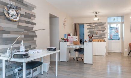 Lili Ongles : Institut de beauté à La Chaux-du-Dombief