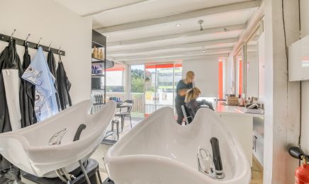 Color and Cut  : Coiffeur à Peypin