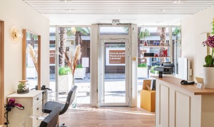 John THOMAS  : Coiffeur à Vichy