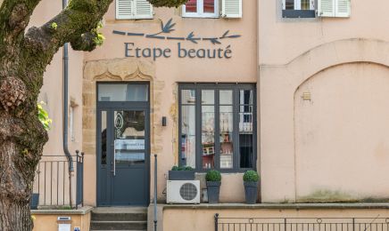 Étape Beauté : Manucure à Charolles