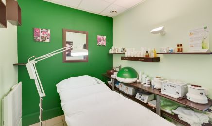 Institut Karine Beaute  : Manucure à Montendre