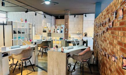 We Love Your Nails: Kosmetikstudio in Leonberg